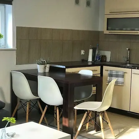 Przytulne Mieszkanie W Urokliwej Okolicy