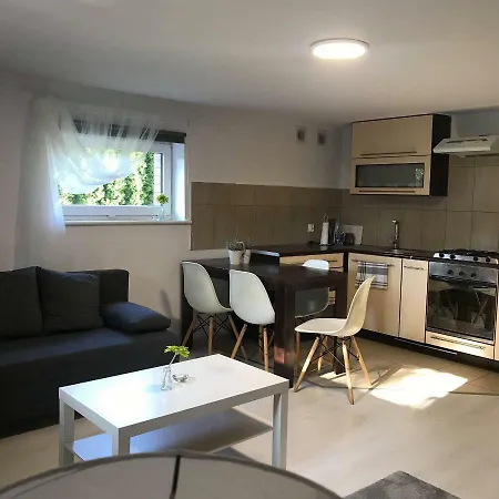 Przytulne Mieszkanie W Urokliwej Okolicy