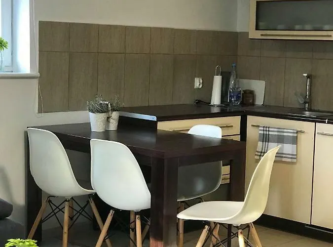 Przytulne Mieszkanie W Urokliwej Okolicy