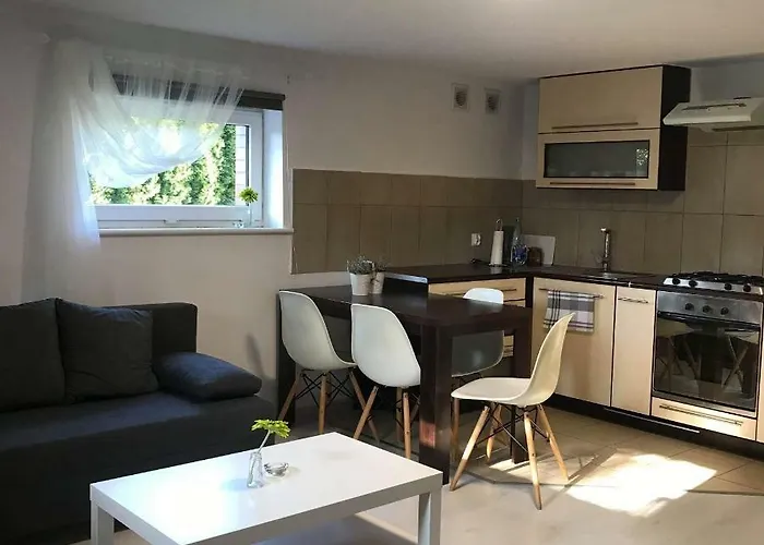 Przytulne Mieszkanie W Urokliwej Okolicy